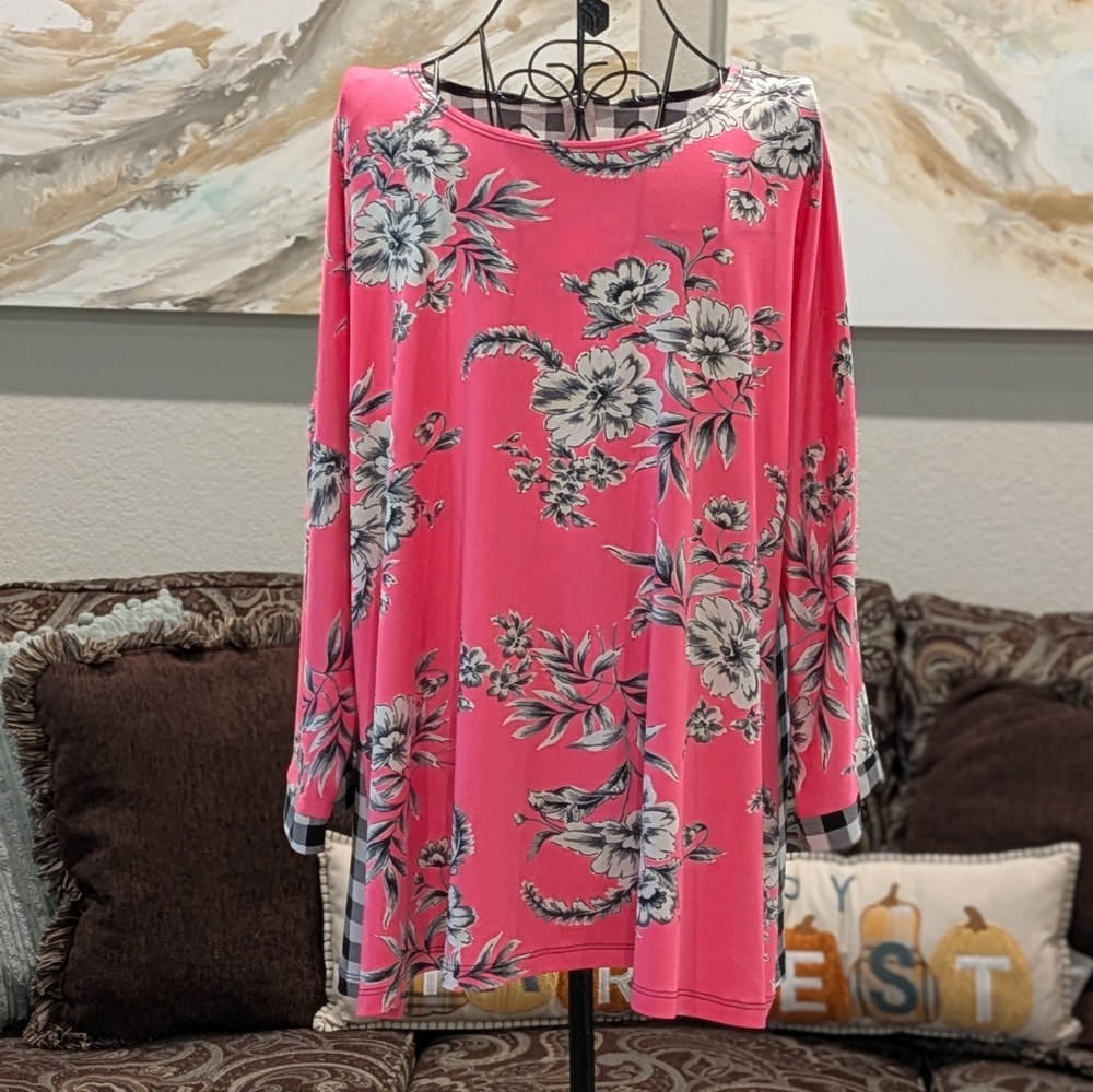 Chic Floral/Plaid Top